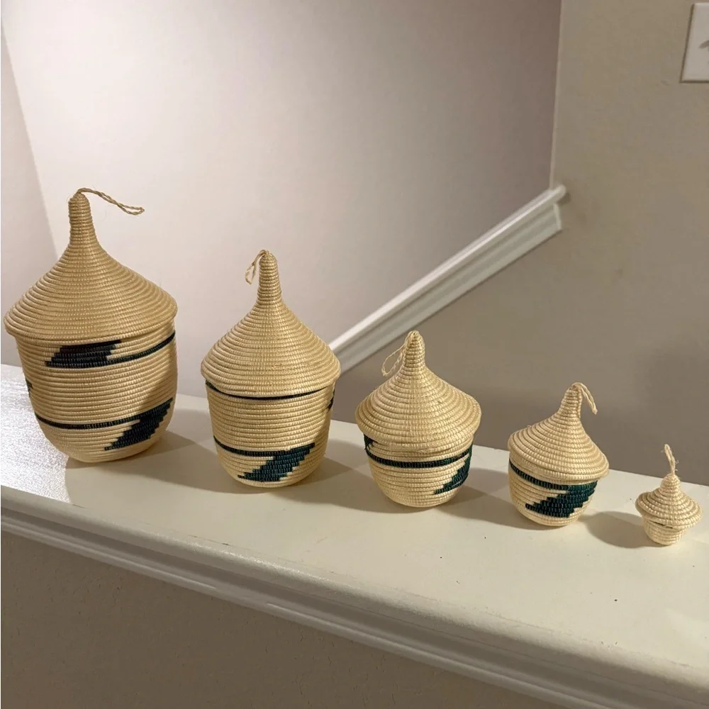 Rare  Rwandan Handmade Nesting Baskets with Lids 2.5”-9.5” set of 5
